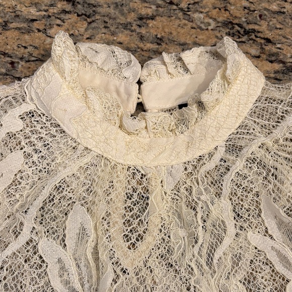 Who What Wear Cream Lace Top - Picture 3 of 5